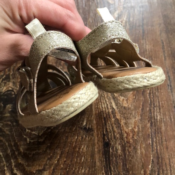 OshKosh glittery gold sandals, size 5 - Picture 5 of 5